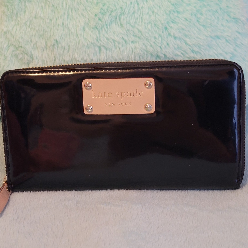 Kate Spade RARE Black Patent Leather Newspaper Print Lining Wallet  7.5x4x1.5.